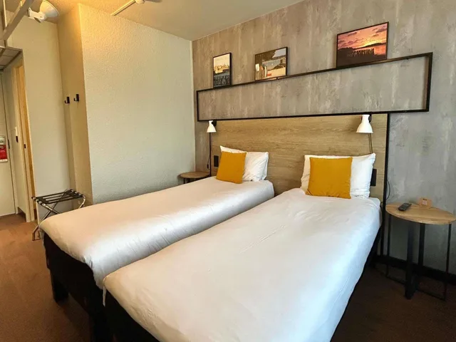 Room, Twin Beds, with Extra Bed, Ibis St Malo La Madeleine 3/10