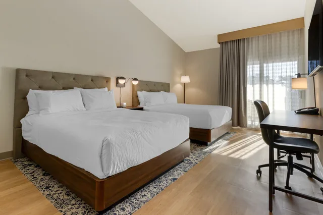 غرفة ديلوكس بسريرين كوين بإطلالة على النهر بشرفة، Four Points By Sheraton Myrtle Beach 3/10