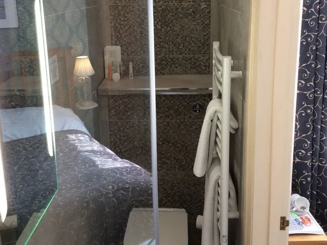 غرفة قياسية صغيرة بسرير كوين، The Buttery Guest House 6/6