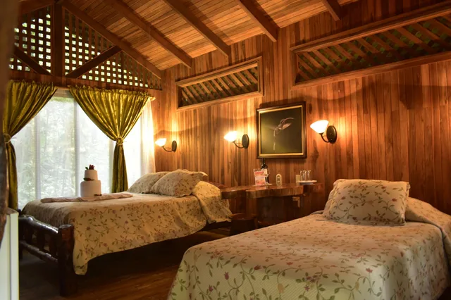 غرفة أساسية بسرير مزدوج وسرير فردي بإطلالة على الحديقة بغرفة نوم واحدة، Arenal Oasis 1/2