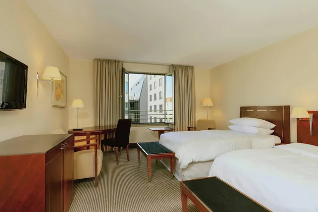 غرفة سوبيريور بسريرين منفصلين بإطلالة على الفناء، Sheraton Carlton Hotel Nuernberg 3/9