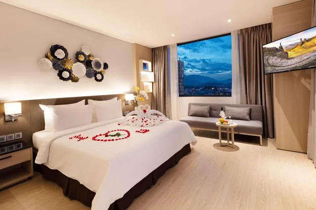 غرفة بريميير ديلوكس بسرير مزدوج بإطلالة على المدينة بإطلالة جزئية على البحر، DQua Hotel and Apartment 1/1