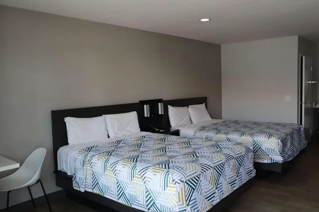 غرفة بسريرين كوين، Motel6 San Diego, CA - Southbay 1/2