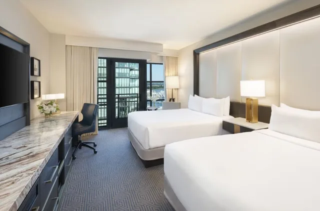 غرفة بريميوم بسرير كوين بإطلالة، InterContinental Washington D.C. - The Wharf, an IHG Hotel 1/2