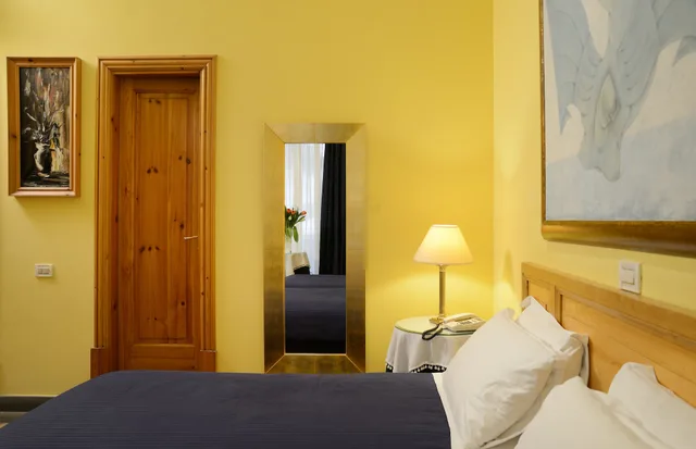 Room, Double Bed, Street View, Small، Hotel Locanda Cairoli 8/10