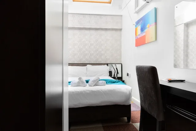Skylight, Double Bed, Private Bathroom، Central Hoxton Shoreditch 6/10