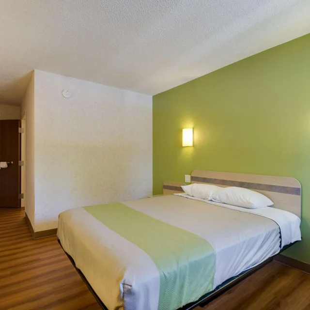غرفة بسرير كوين لغير المدخنين، Motel6 Statesville, NC 3/10