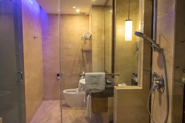 غرفة بريميير ديلوكس بسريرين منفصلين بإطلالة على البحر، FOUR POINTS BY SHERATON MANADO 10/10
