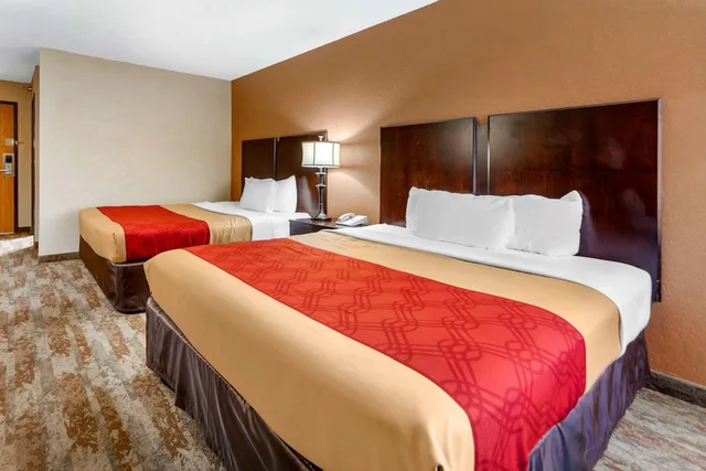 غرفة قياسية بسريرين كوين، Econo Lodge Black Hills 2/4