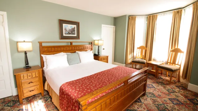 غرفة تقليدية بسرير كينج، James Bay Inn Hotel Suites Cottage 2/8