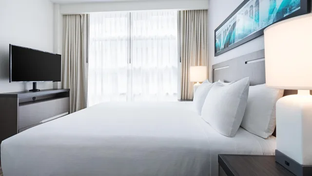 جناح بسرير كينج بغرفة نوم واحدة مع أريكة بحوض استحمام لذوي الإعاقة، HYATT HOUSE WASHINGTON DC / THE WHARF 2/5