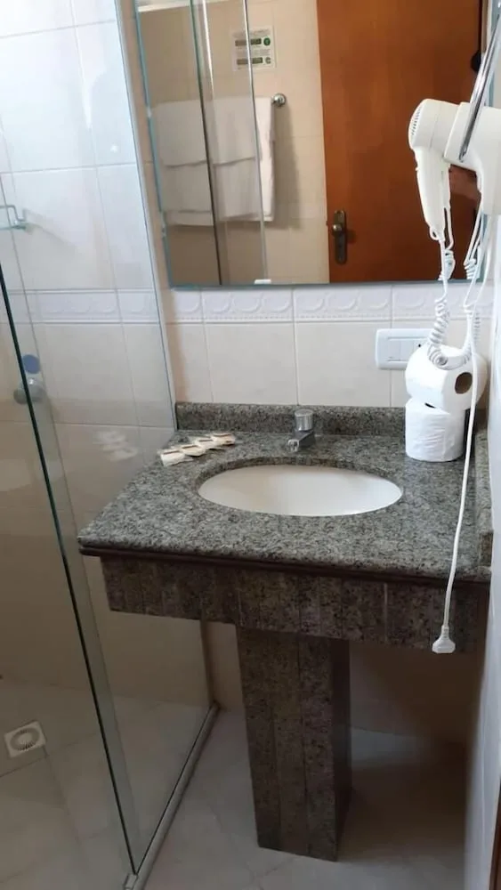 شقة تقليدية بسرير مزدوج بإطلالة على المدينة بشرفة بغرفة نوم واحدة مع أريكة، Bombinhas Praia Apart Hotel - Unidade Bombas 6/7