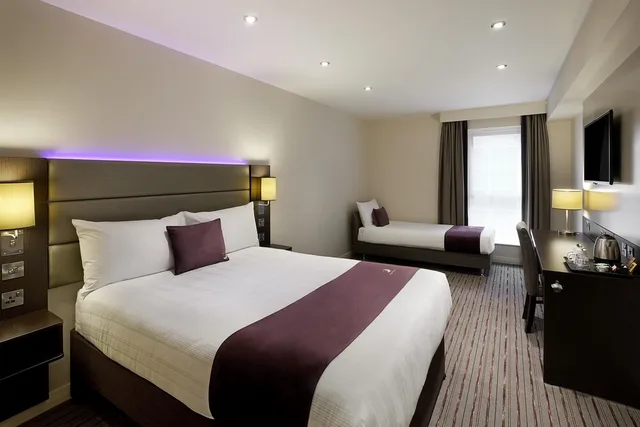 Standard, Double Bed, Premier Inn Dumbarton/Loch Lomond 2/4