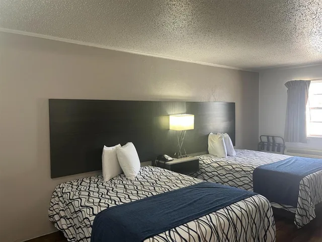 2 Queen Beds Non-Smoking, Micfridge، Motel6 New Boston, TX 3/8