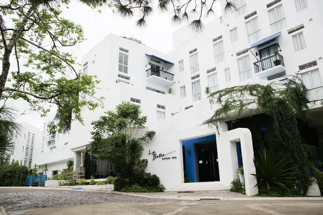 جناح بريميوم بسرير كوين وسريرين منفصلين، La Bella Boutique Hotel 1/2