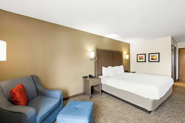 غرفة قياسية بسرير كينج، Comfort Inn Van Wert, OH 4/9