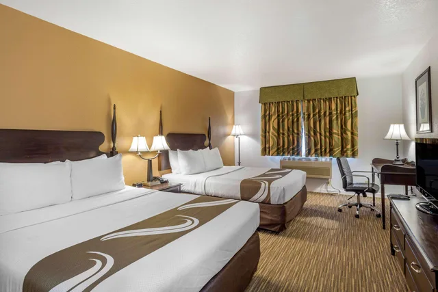 Room, 2 Queen Beds, Quality Inn & Suites Tulare CA 4/7