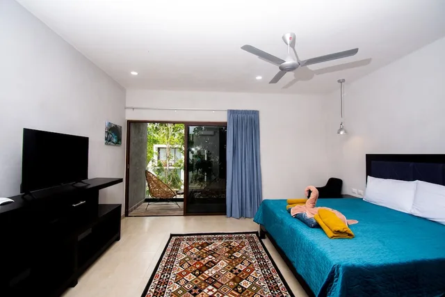 جناح سوبيريور بسرير كينج بإطلالة على المسبح مع أريكة، Hotel Casa Tortuga Tulum 2/10