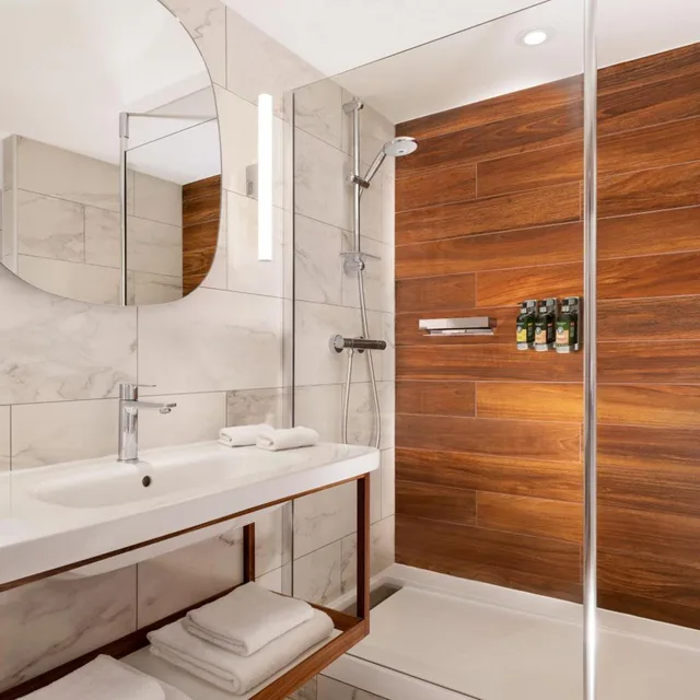 Executive, King Bed, Garden and Sea View، LE MERIDIEN NICE 2/3