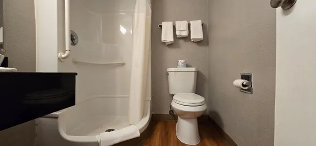 غرفة ديلوكس بسرير كوين للمدخنين، Motel6 Slidell, LA - New Orleans 7/9