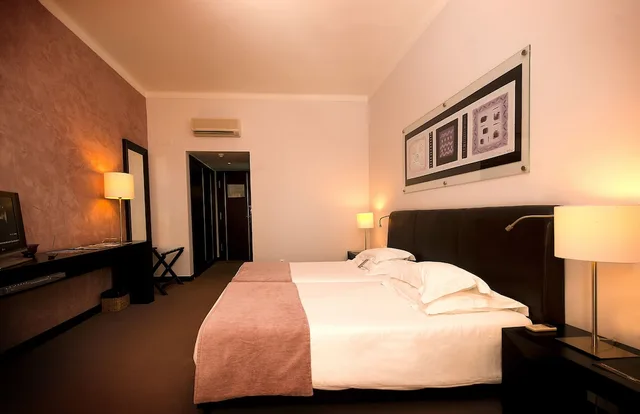 غرفة بسريرين منفصلين بإطلالة على المسبح، Vila Gale Praia 2/10