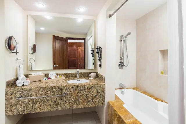 غرفة ديلوكس بإطلالة جزئية على البحر، Bluebay Grand Esmeralda All Inclusive 6/6