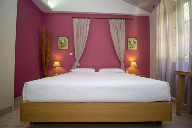 غرفة كلاسيكية بسرير كوين بشرفة، Elia Portou Rooms 3/5
