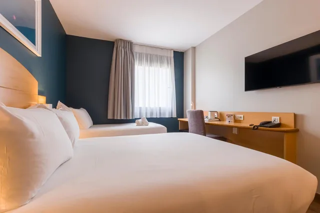 غرفة ثلاثية بسرير مزدوج وسرير فردي، Travelodge Madrid Alcala De Henares 8/10