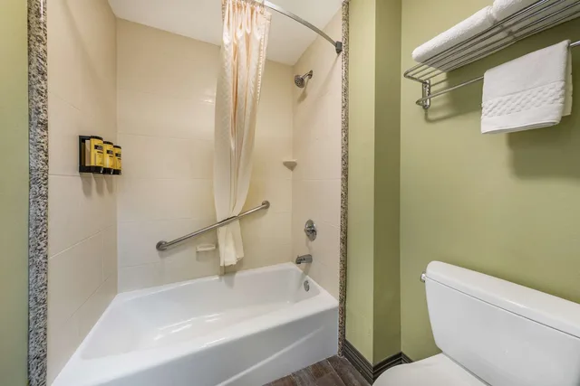 جناح بسرير كوين، Best Western Plus Avita Suites 4/5
