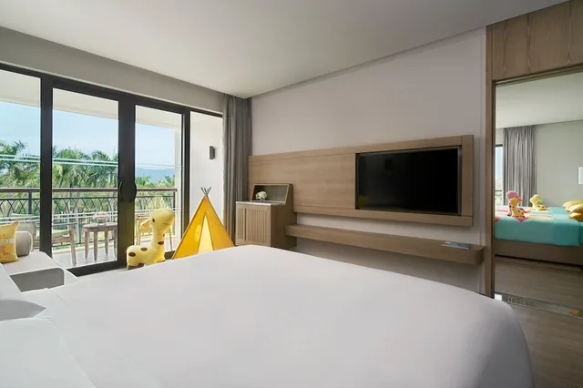 غرفة عائلية بسرير مزدوج بشرفة للمدخنين، Marriott Yalong Bay 1/8