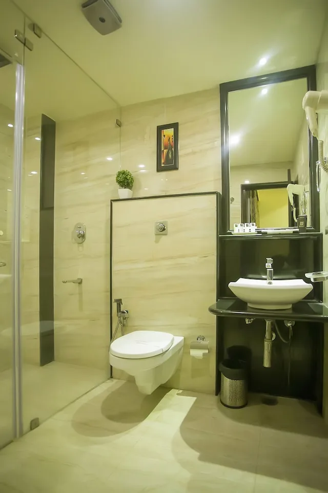 غرفة تنفيذية بسرير كينج، Sathyam Grand Resort Sriperumbudur 7/8