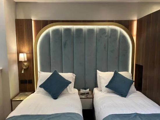 غرفة بسريرين منفصلين وسرير كينج، St Mark Hotel 1/1