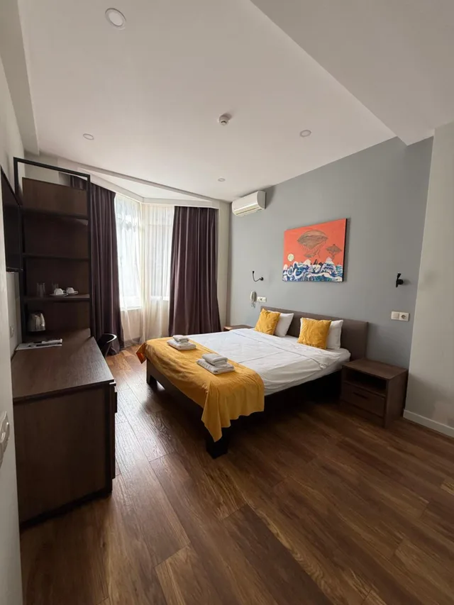 غرفة قياسية بسرير كوين، Vista Hotel 1/2