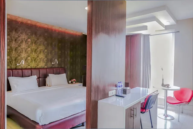 غرفة ديلوكس بسرير كينج، Empress Hotel Makassar 1/3