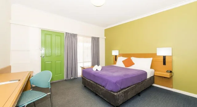 غرفة عائلية بسرير كوين وسريرين فرديين بغرفتي نوم، Ibis Styles Geraldton 2/5