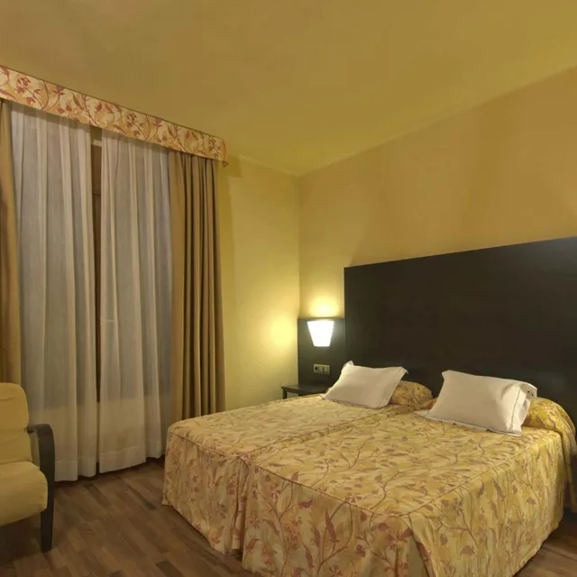 Room, Triple, with Fan، Pessets 2/3