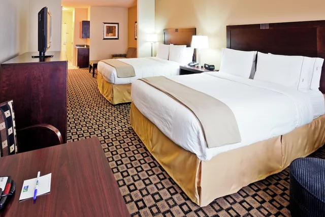 جناح بسريرين كوين بمنطقة جلوس، Holiday Inn Express Hotel Suites Clovis 1/5