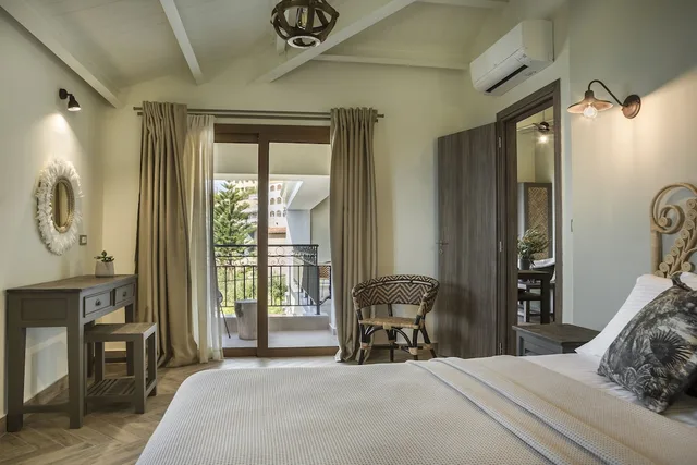 Master, Suite, Twin Beds, Queen Bed, Sea View, Sofa، La Signora Hotel 2/6