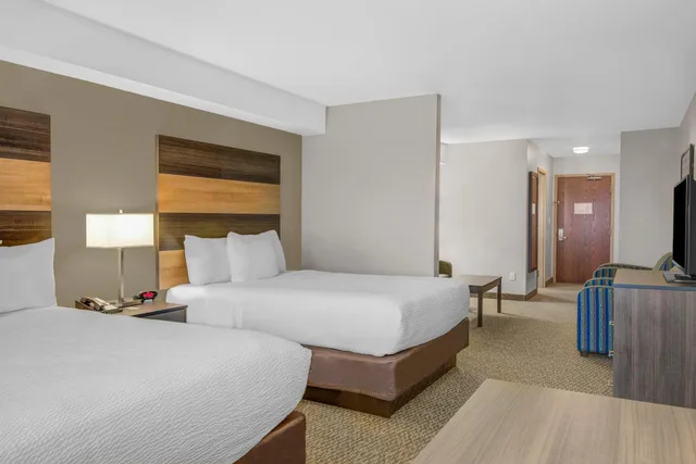 جناح ديلوكس بسرير كوين، Days Inn & Suites By Wyndham Lindsay 2/10