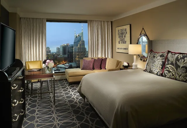 غرفة ديلوكس بسرير كينج، Omni Nashville Hotel 3/9