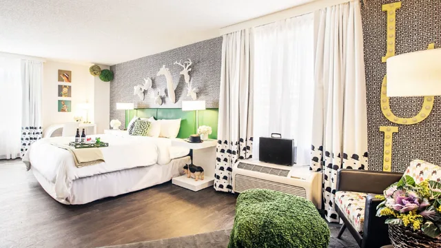 Pop Culture Theme, Hyperthemed، The Curtis Denver a DoubleTree by Hilton Hotel 4/4