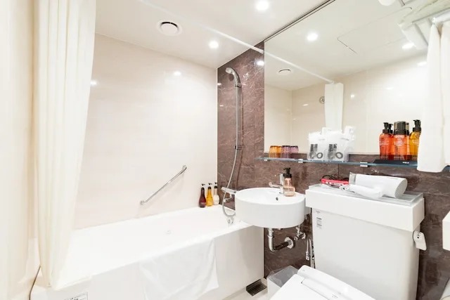 Standard, Triple, Futon Bed, Twin Beds, Unit Bath، Hiyori Hotel Osaka Namba Station 5/5