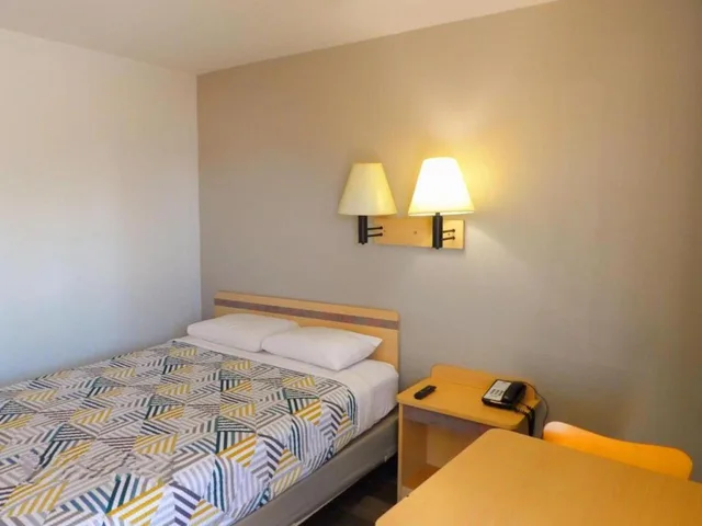 غرفة بسرير كوين لذوي الإعاقة، Motel6 Ontario, OR 2/5