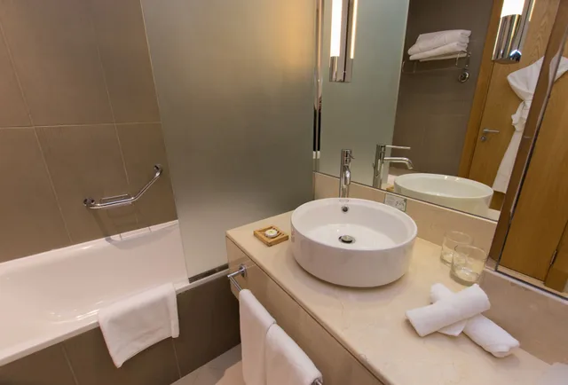 غرفة بريميوم لغير المدخنين، Holiday Inn Abu Dhabi Hotel 4/6