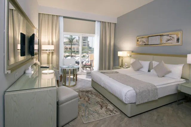 غرفة سوبيريور بسريرين منفصلين، Swiss Inn Pyramids Golf Resort 2/3
