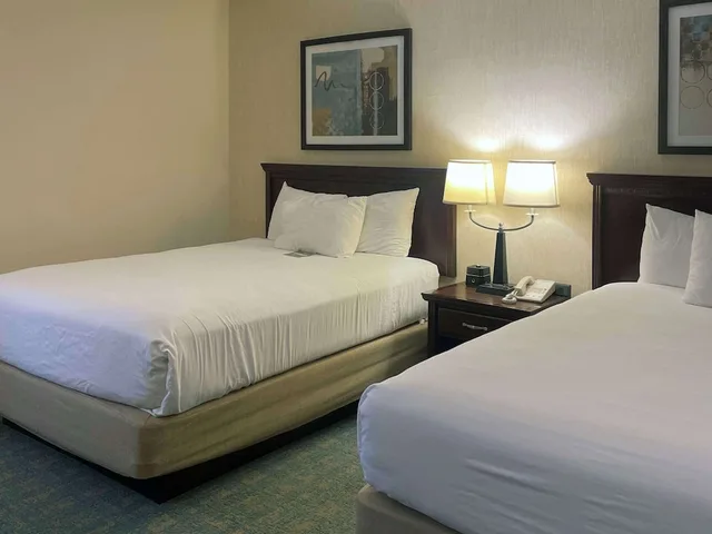 جناح بسريرين كوين، Prado Hotel 2/3