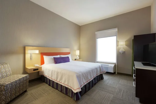 جناح بسرير كينج مع أريكة لذوي الإعاقة، Home2 Suites by Hilton Fort Smith 1/4