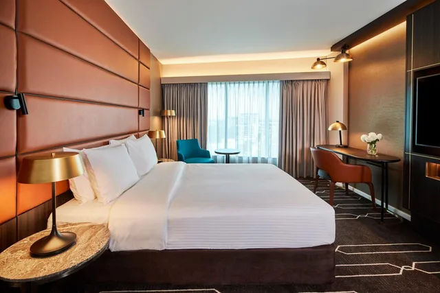 غرفة قياسية بسرير كينج وسرير كوين، Crowne Plaza Sydney Airport by IHG 2/10