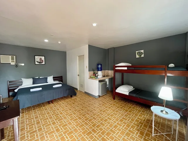 Family Deck, King Bed, Bunk Bed، Conrada's Place Hotel And Resort 6/8
