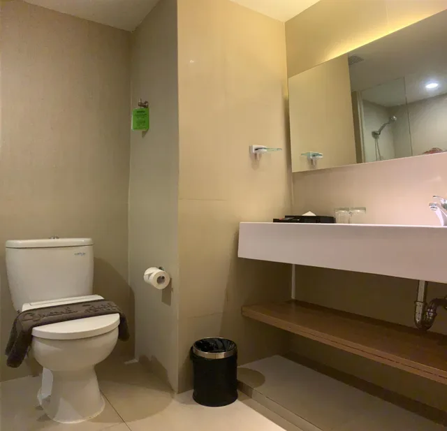 غرفة كبيرة بسريرين منفصلين، Grand Zuri Kuta Bali 6/8